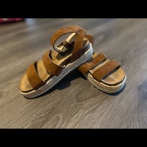 Girls Brown Platform Sandals.